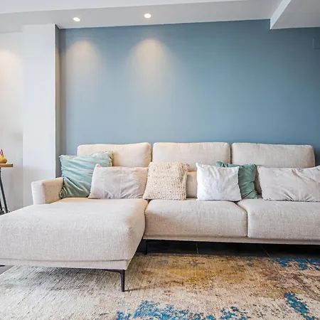 Blue Suites B2-302 *