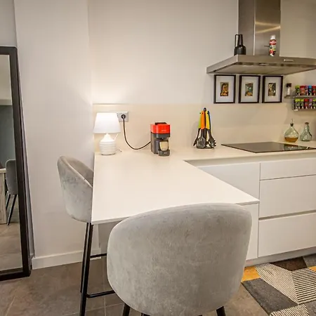Blue Suites B2-302 Апартаменты